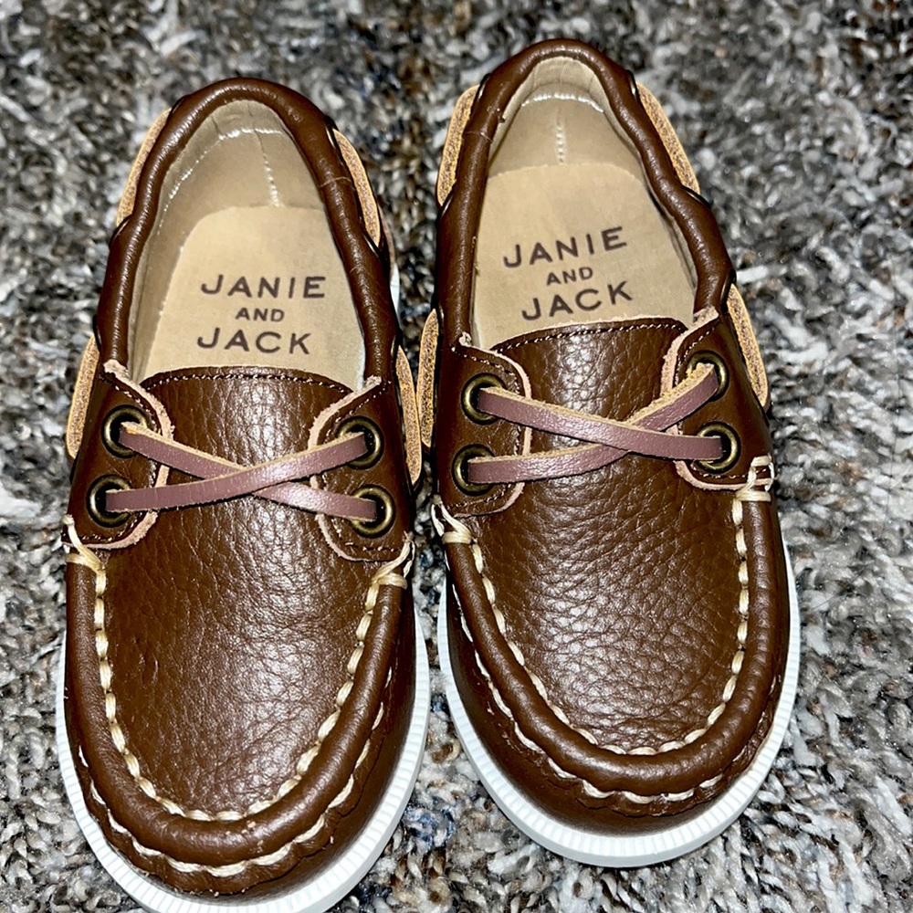 Boy shoes Janie and Jack size 4